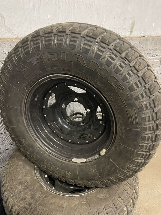 Минусови джанти 5x139.7 и офроуд гуми 235/85/16