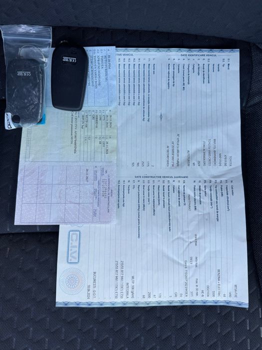 Toyota yaris cross 4x4 avariat