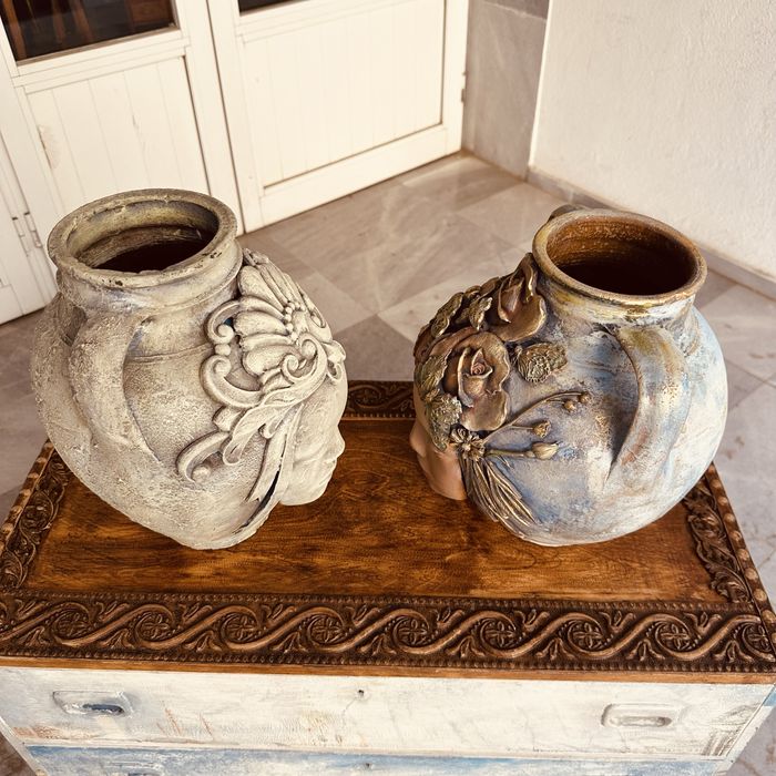 Декоративни керамични вази – женски лица, арт дизайн