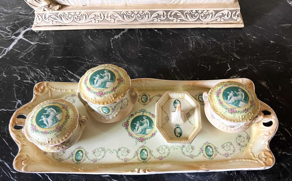 Superb set pt desert-personaje-ghirlande flori-Franta