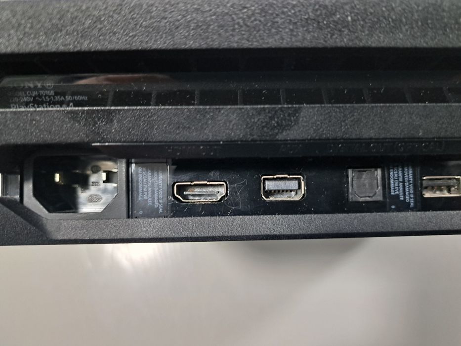 Vand PS4, marca Sony