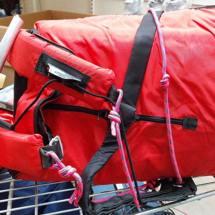 НАЙ ДОБРАТА ОФЕРТА Charly Затворена СБРУЯ + Парашут за парапланер