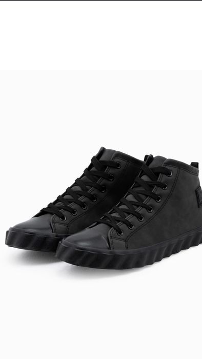 Pantofii de sport cu talpă decorativă pentru bărbați