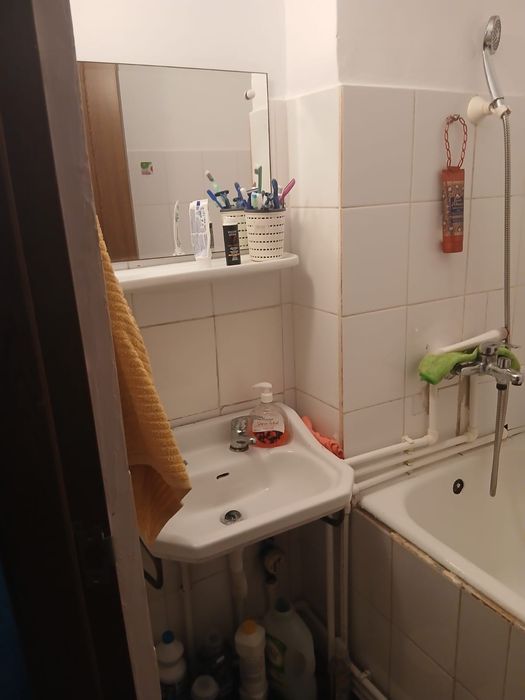 Vand apartament 4 camere  oras Vaslui