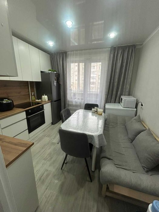 Продам 2 комнатную ленинградку в 20 мкрн