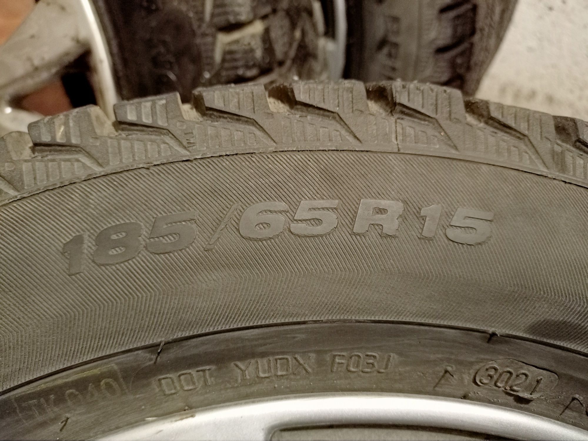 Шины зимние 185/65R15