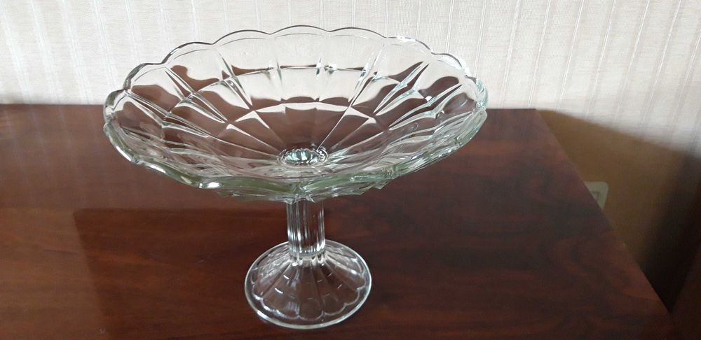 Фруктовницы  и  менажницы.