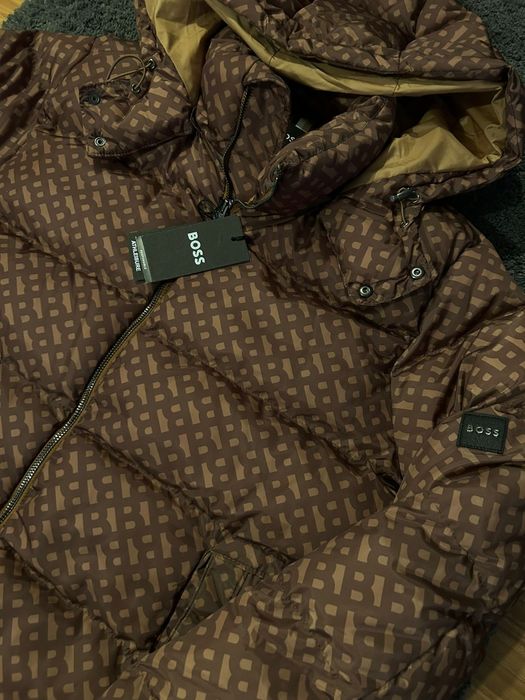 Geaca Boss noua cu eticheta, XL