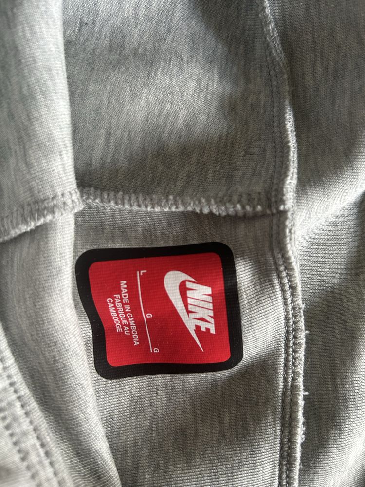 Nike sportswear оригинален