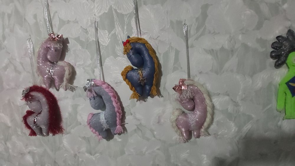 Символ 2026года лошадка и новогодние  гномы