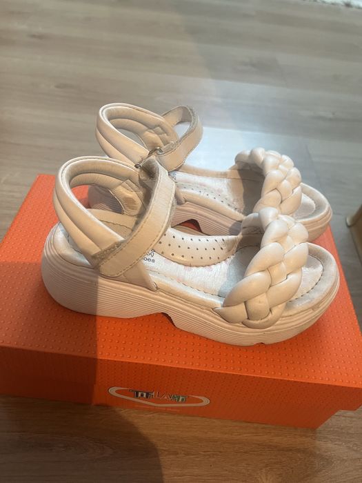 Продам детские сандалики