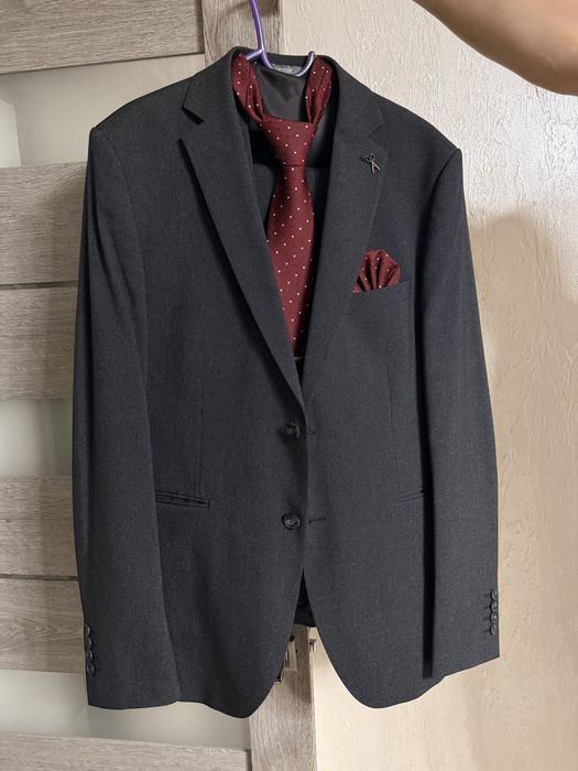 Мужской костюм-тройка (52 размер)