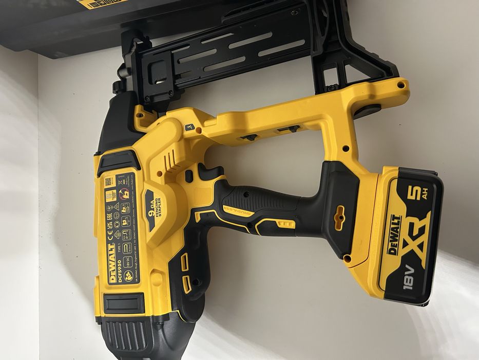 Dewalt DCFS 950 pistol de cuie tip U