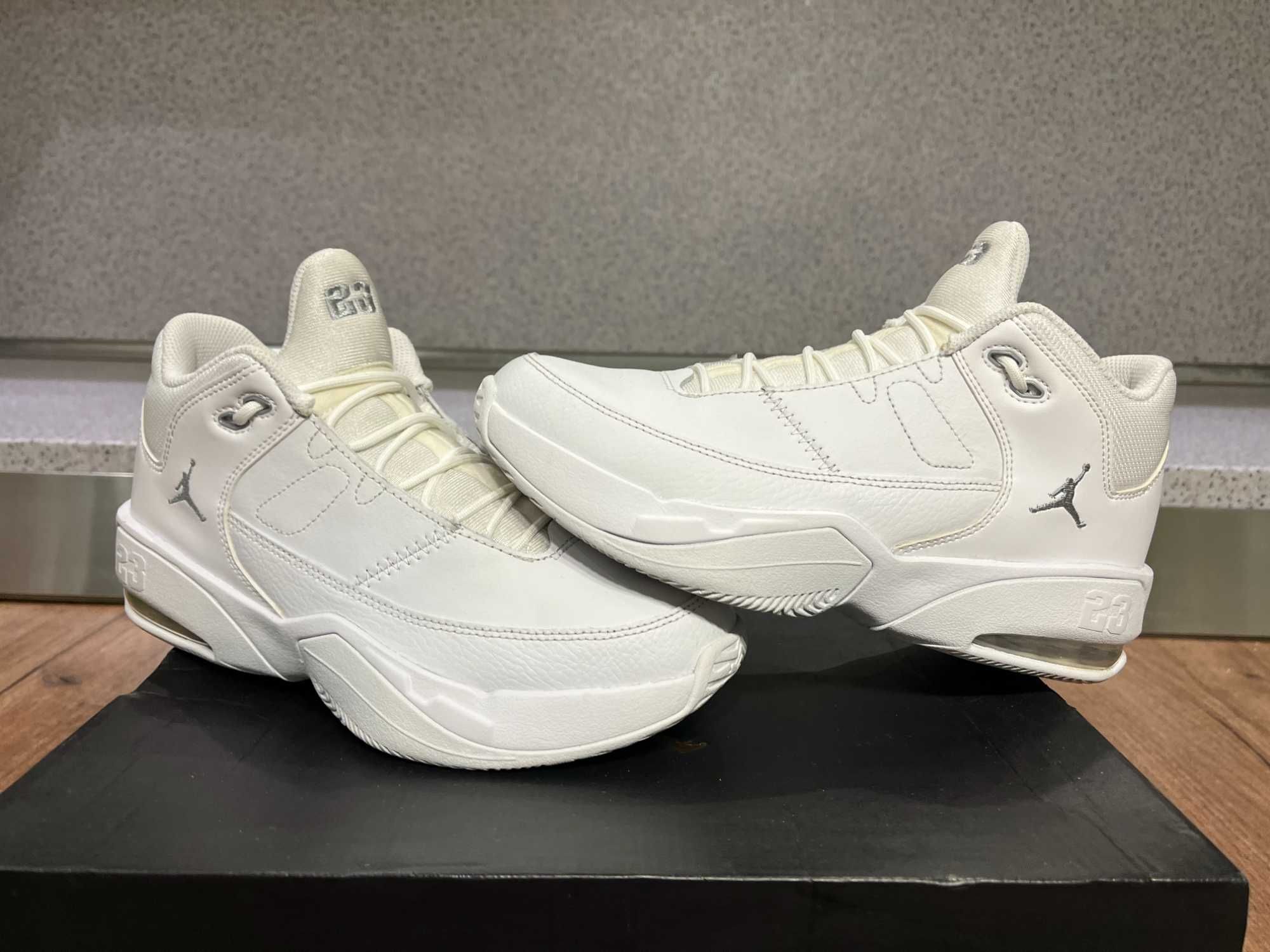 ОРИГИНАЛНИ *** Nike Air Jordan Max Aura 3 / White