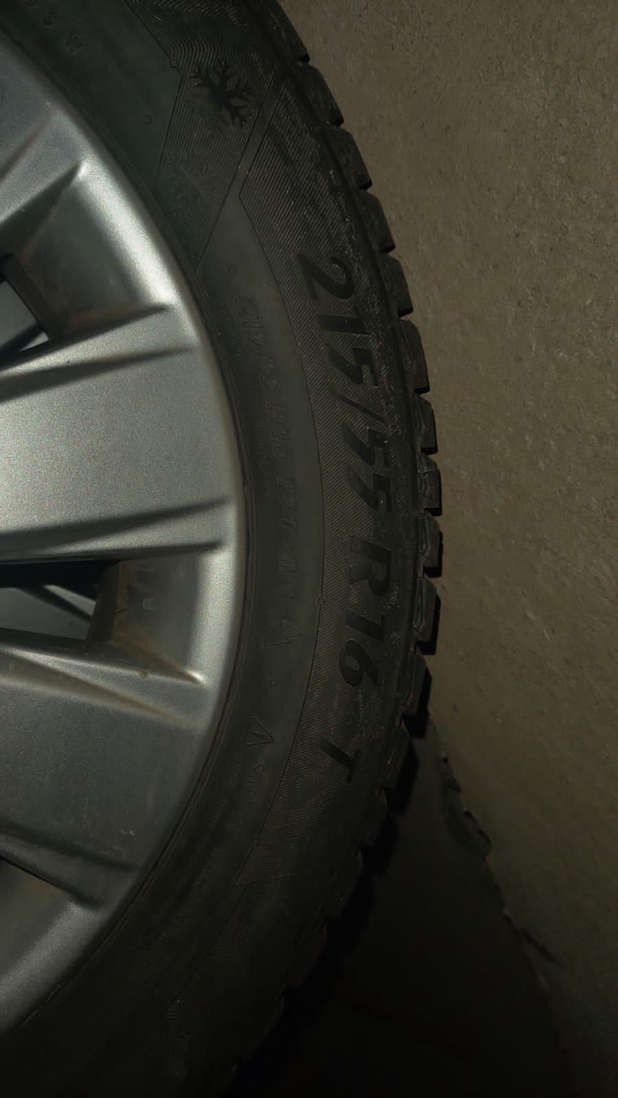 Зимние шины 215/55 R16