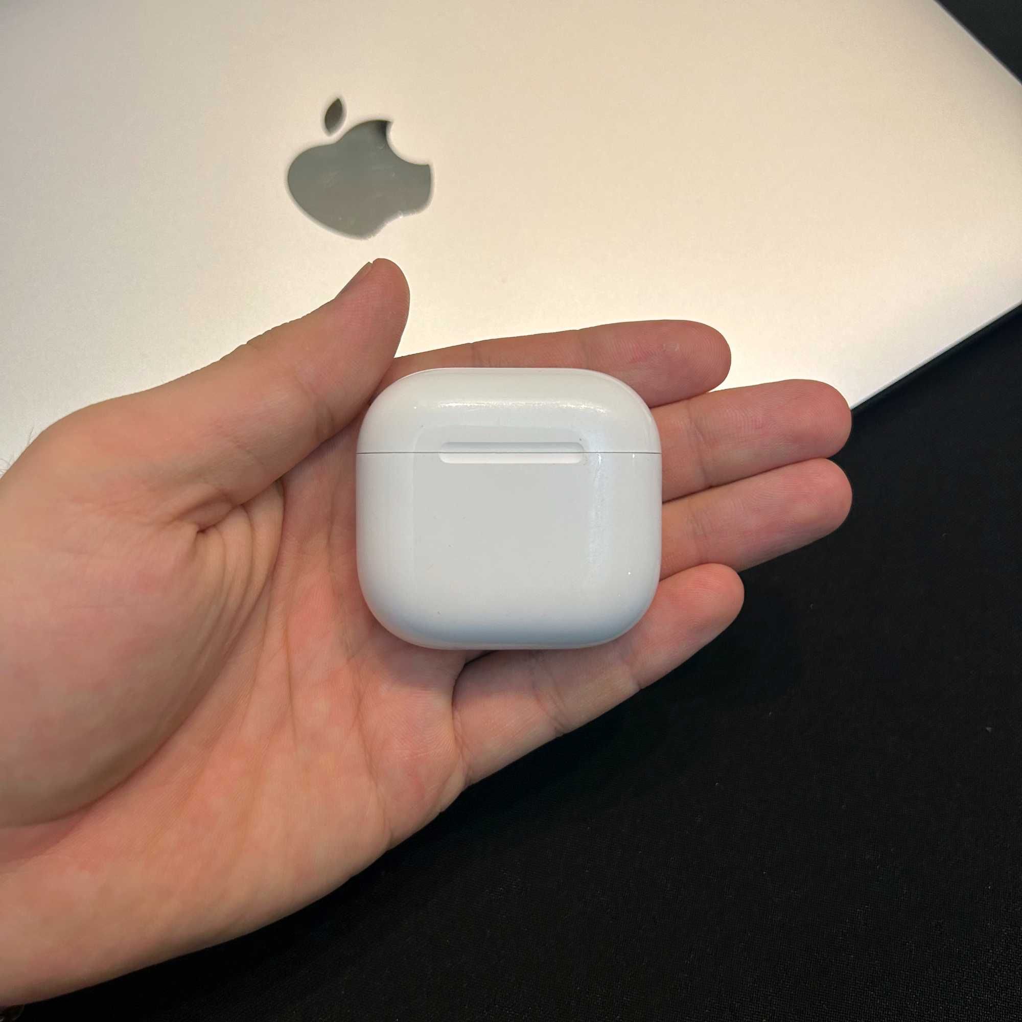 AirPods 4 зарядный кейс | Оригинал, как новый