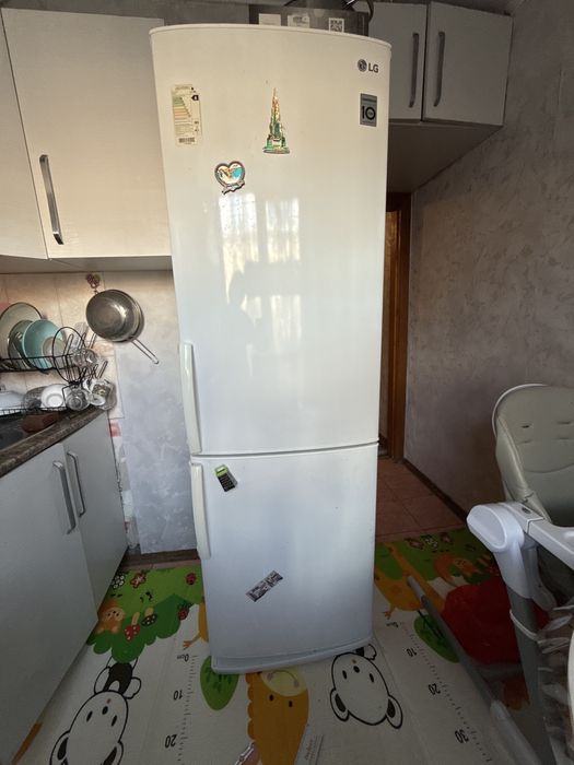холодильник LG , в отличном состоянии