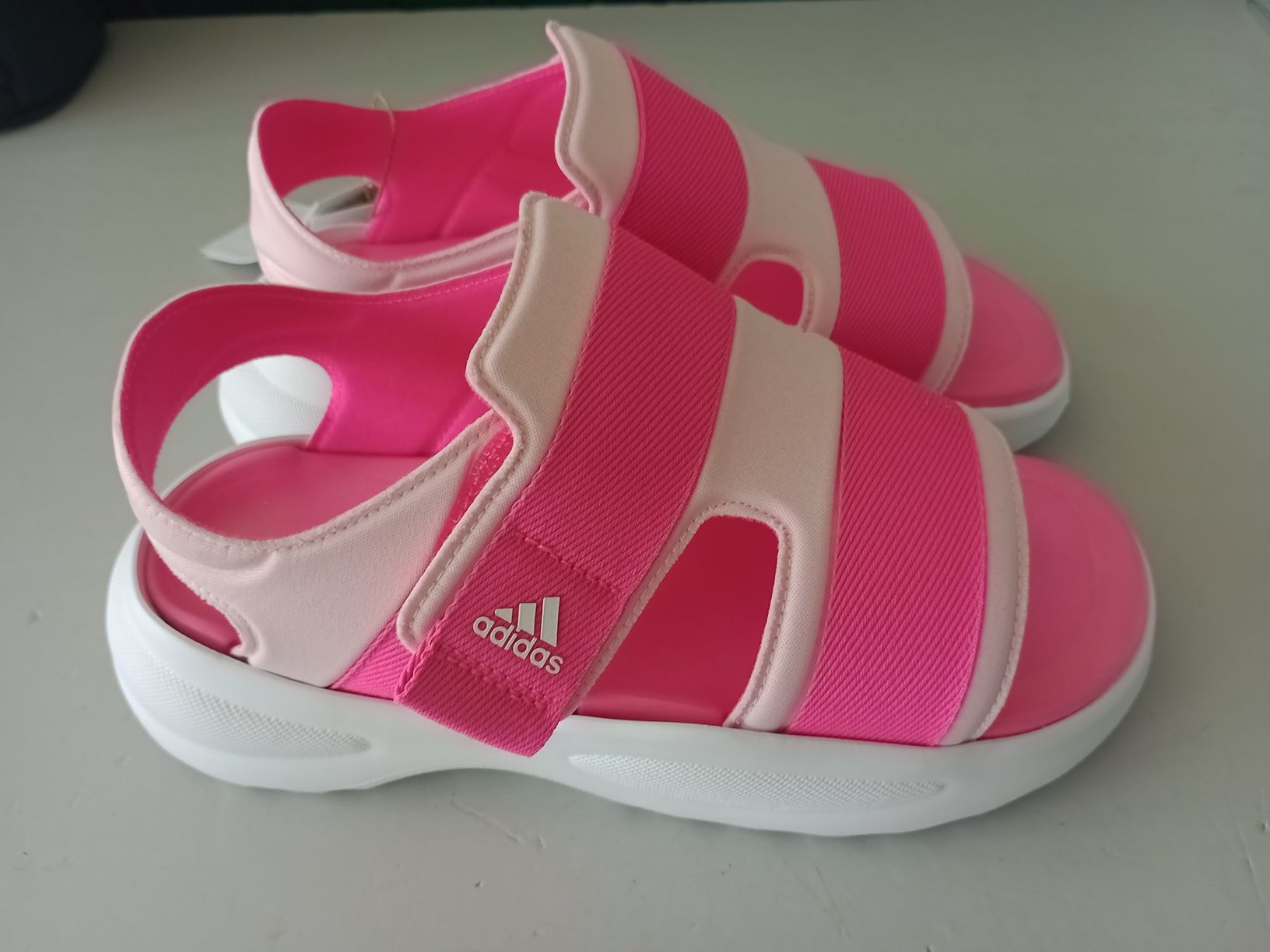 Страхотни нови сандали Adidas
