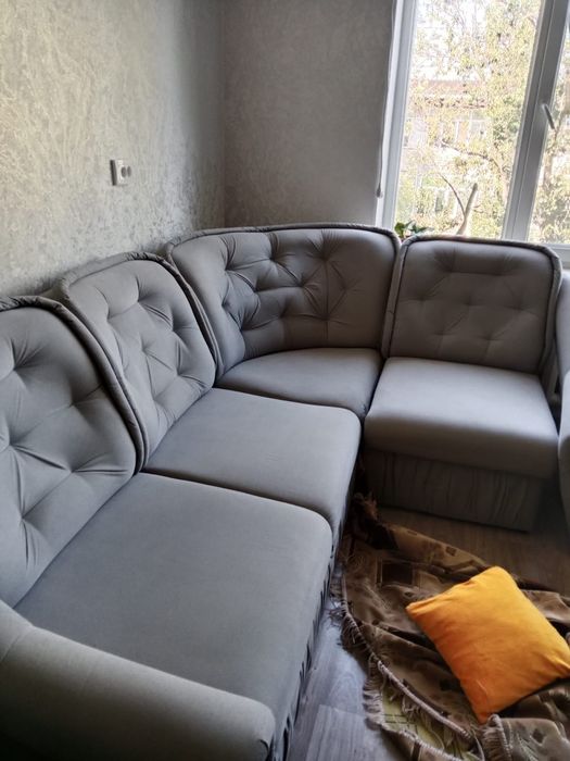 Угловой диван в хорошем состоянии