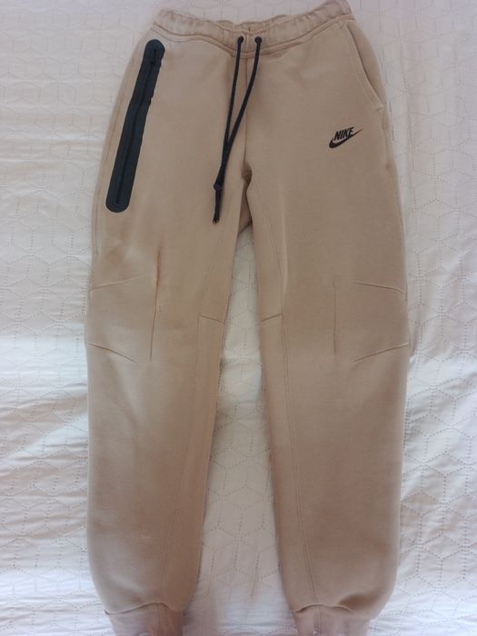 Оригинален екип Nike tech fleece,бежов,размер ХС