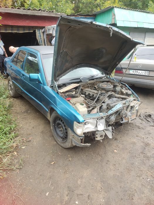 Продам по запчастям Мерседес 190