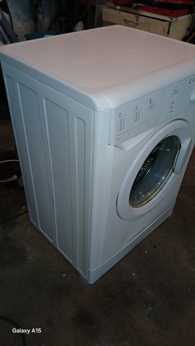 Продавам пералня INDESIT 5kg/1000обр.WIN82Като Нова 169лв