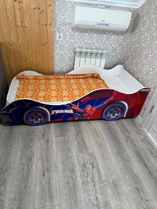 Детская кровать с матрасом