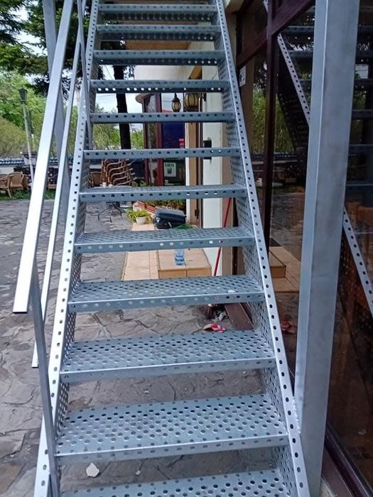 Scări zincate galvanizate