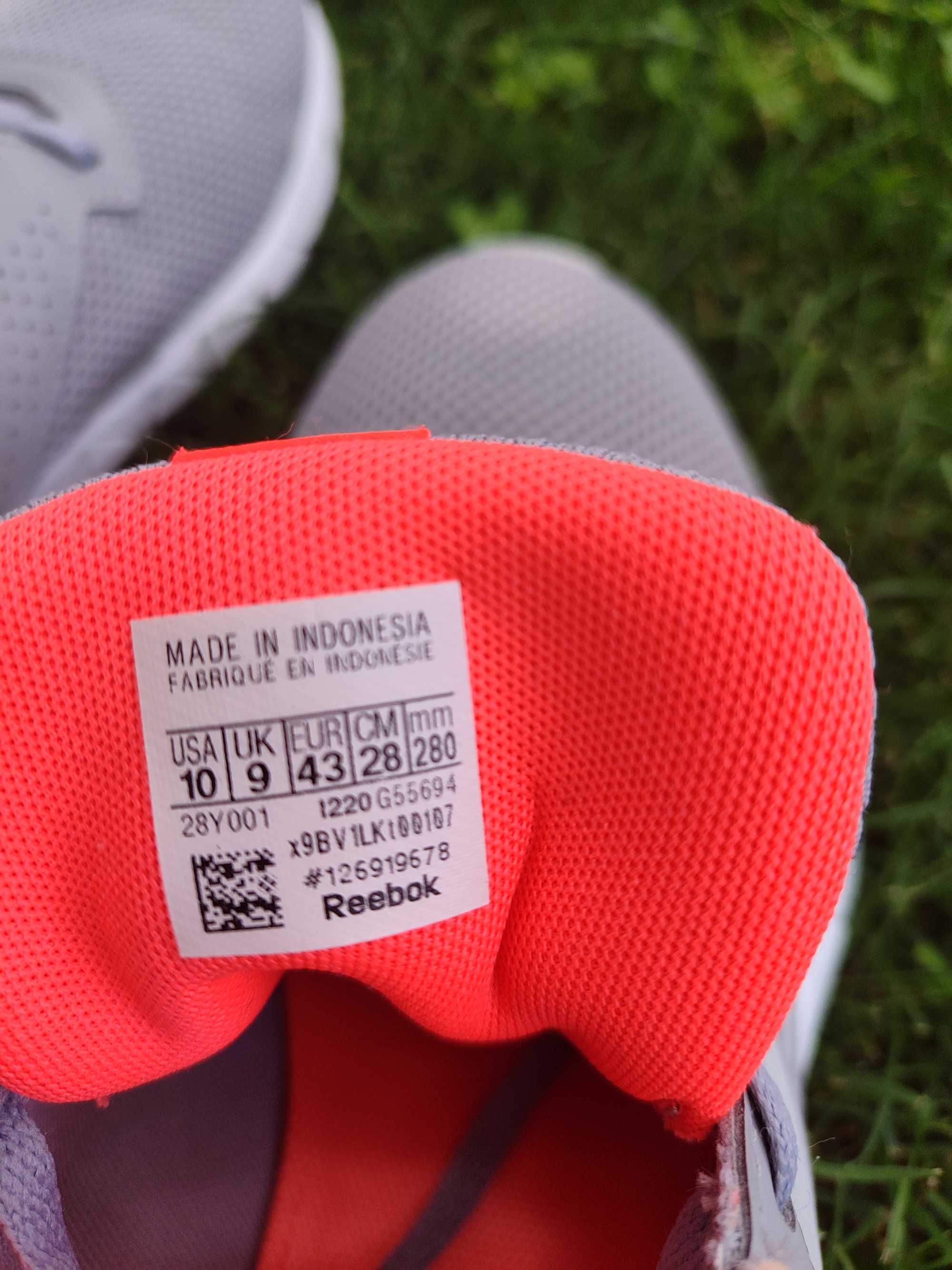 Reebok 43 EUR, 9 UK, 10 US