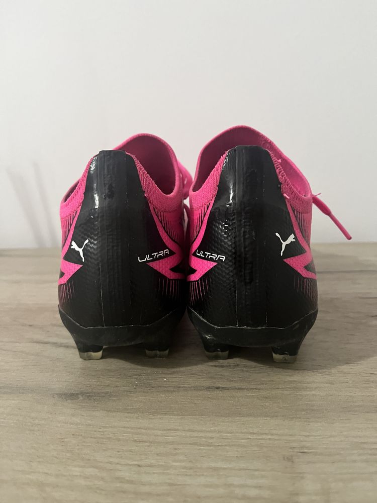 Ghete fotbal puma ultra pink
