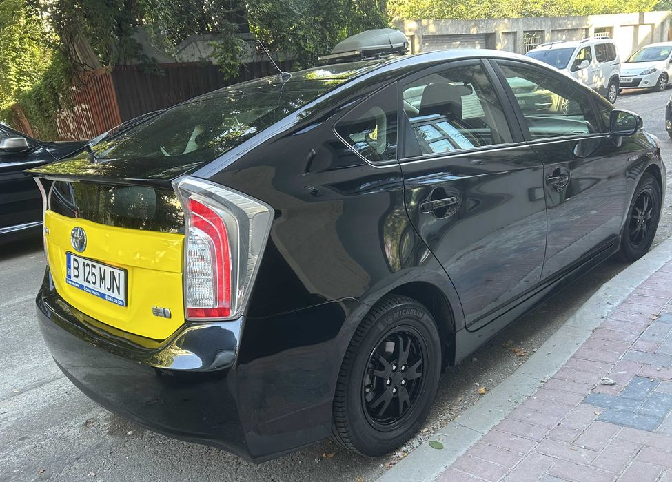 Inchiriez Masina UBER/BOLT Toyota Prius Hybrid Automata Gama Confort