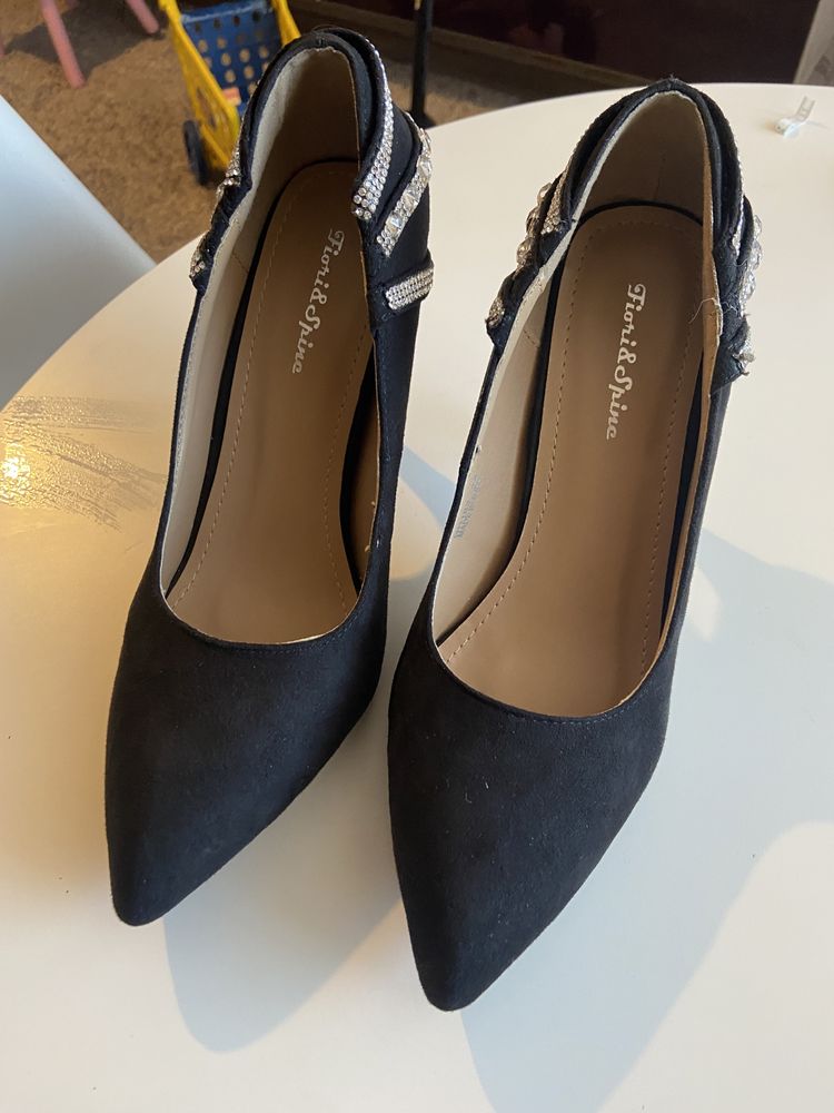 Pantofi stiletto negri 38