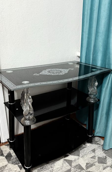 Стол под телевизор стеклянный