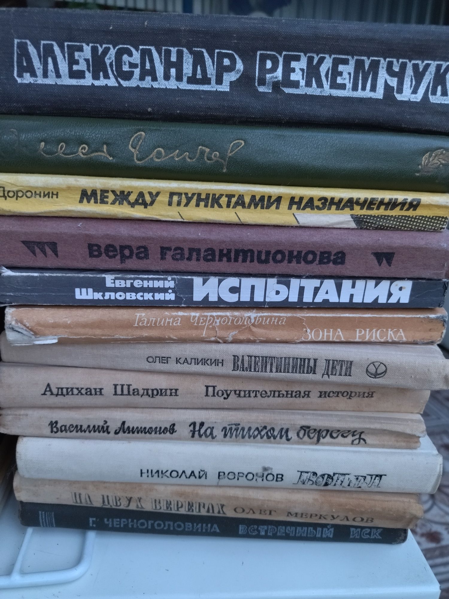 Продам книги разные, серии детективов, романы, классика и т.п.