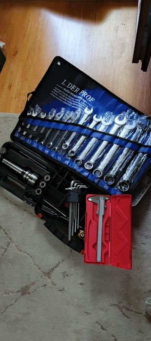 Набор инструментов. Цанги набор.Ключи. Органайзер.