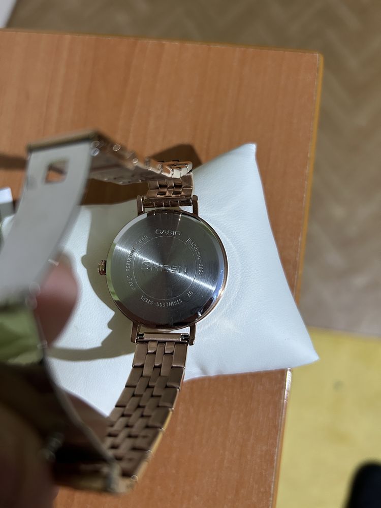 КАТО НОВ! Дамски часовник Casio Sheen - Swarovski Desing