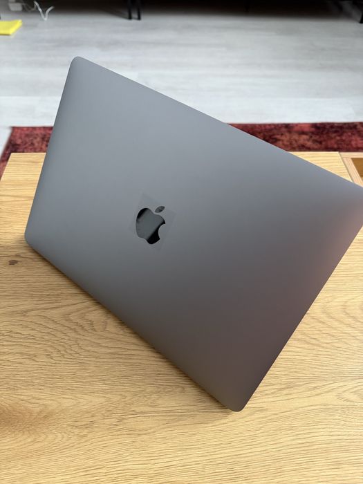 Macbook Pro 13", 2019, 2,4Ghz Quad-Core Intel Core i5