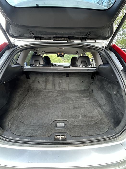 VOLVO XC60 AWD ocean racing