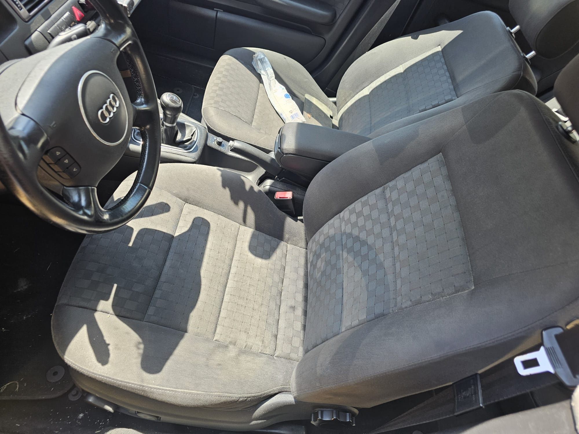 Dezmembrez audi a6 c5 2.4 benzina