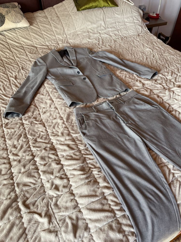 Costum Zara Nou- culoare gri!