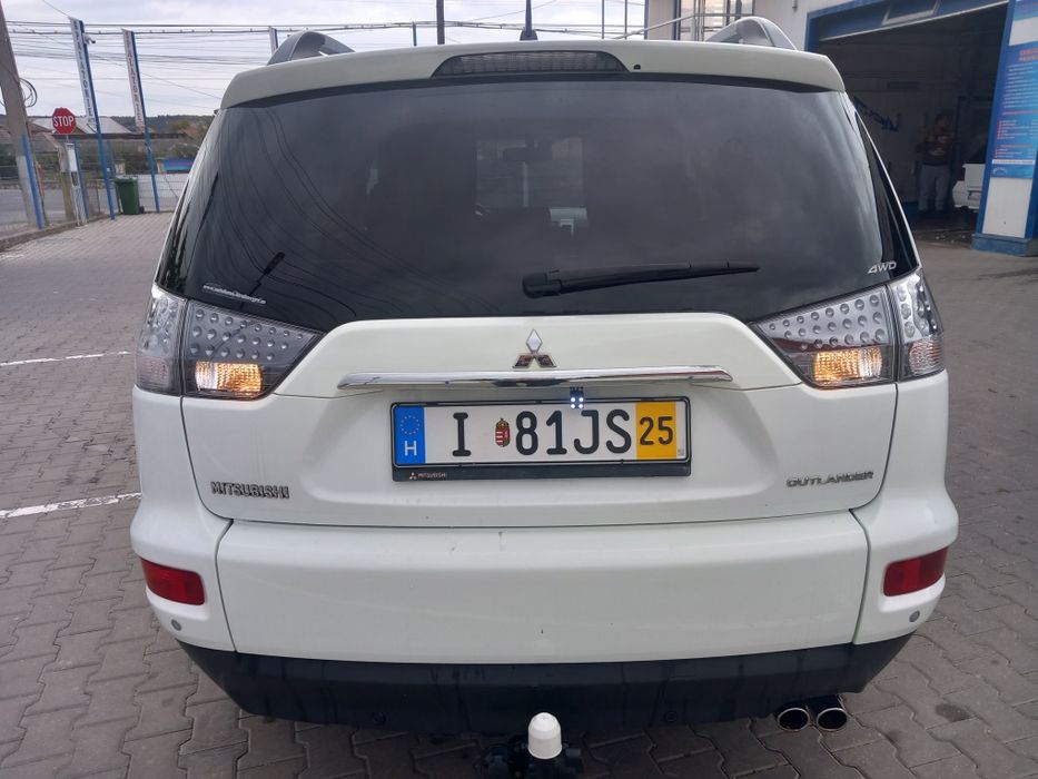 Mitsubishi Outlander an 2012 . Euro5.  7LOCURI.