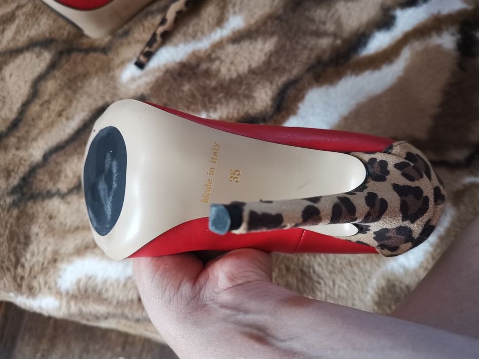 Cizme, pantofi și saboți