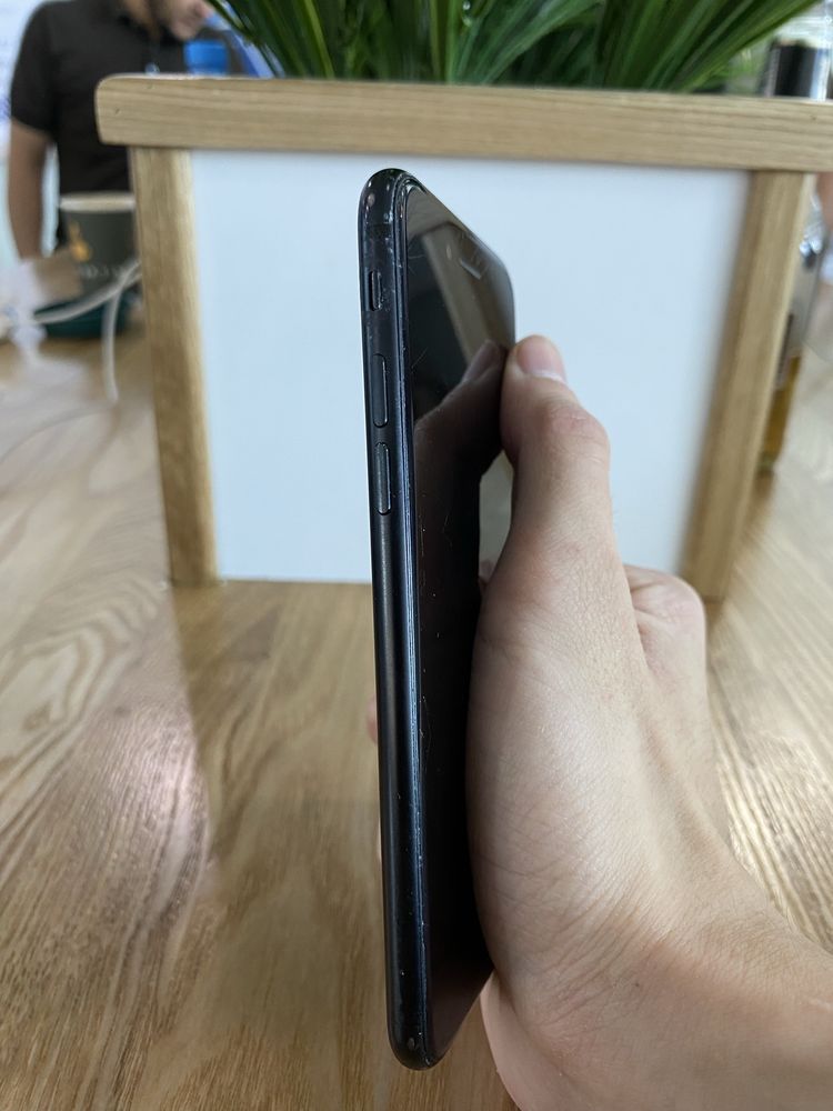 iPhone SE 2 гб128