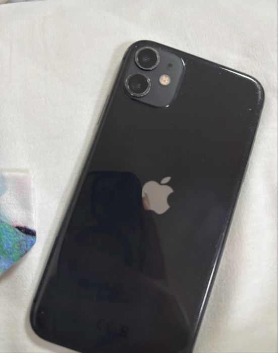 Vand Iphone 11    Negru Impecabil