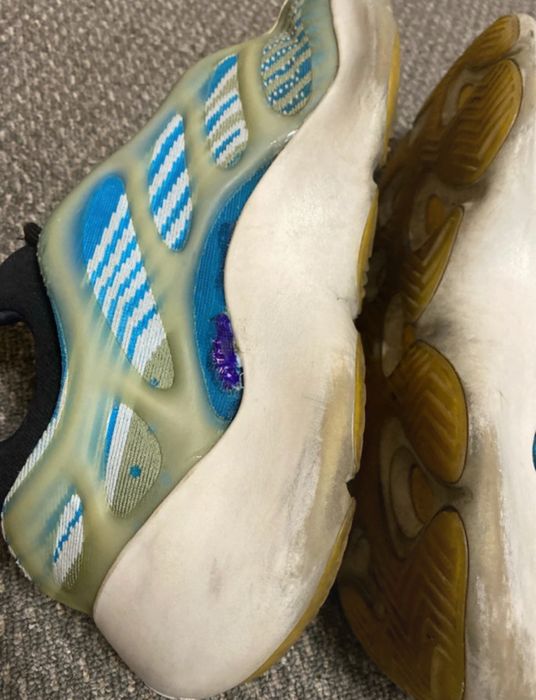 Yeezy 700 low v3 Arzareth marime 44,5