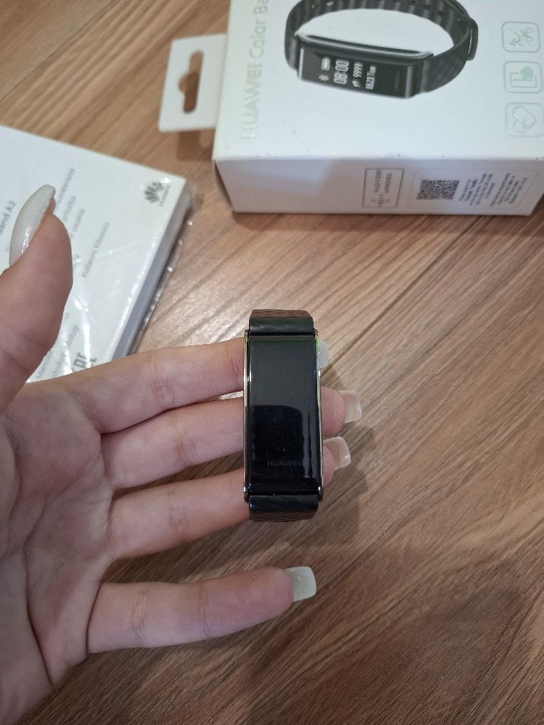 Смарт часовник Huawei Color Band A2