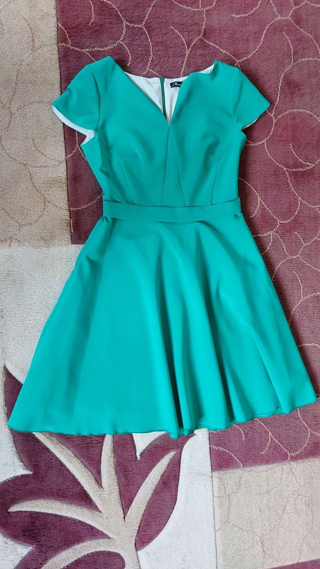 Rochie eleganta în cloș, culoare verde