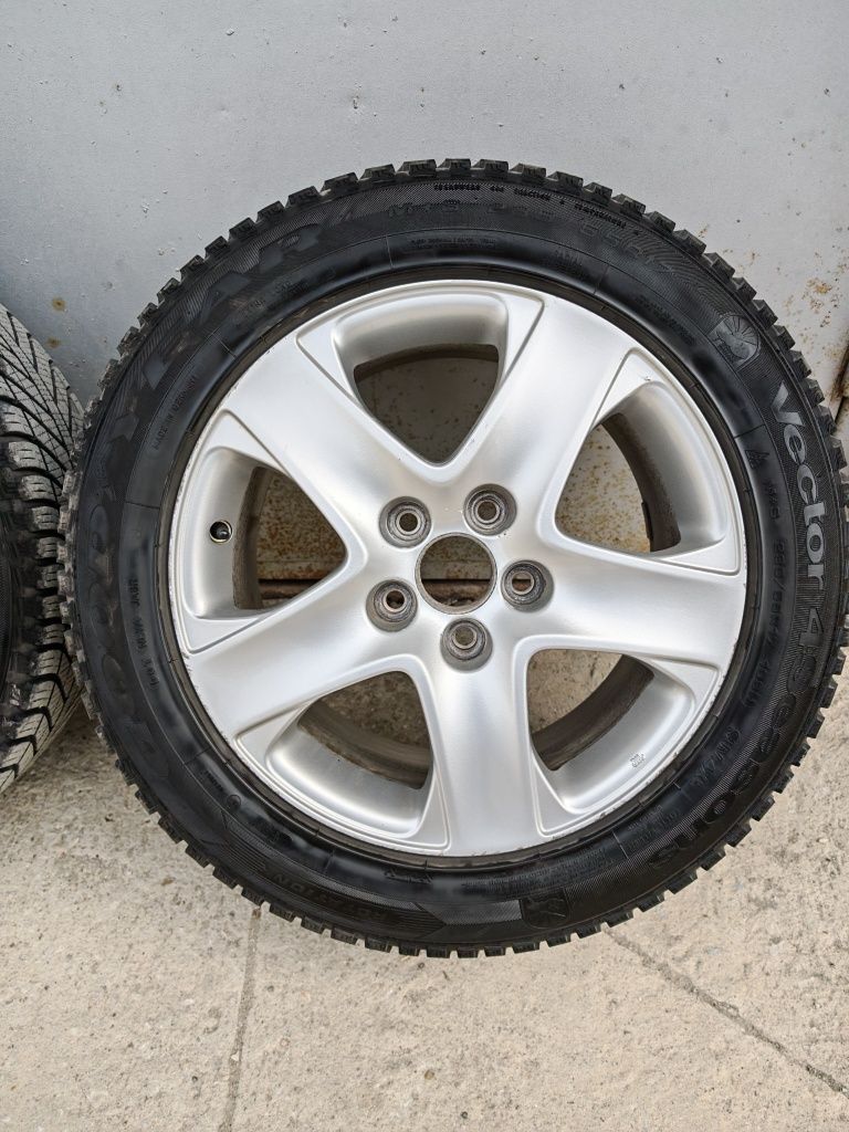 235 55 17 Goodyear всезезонни