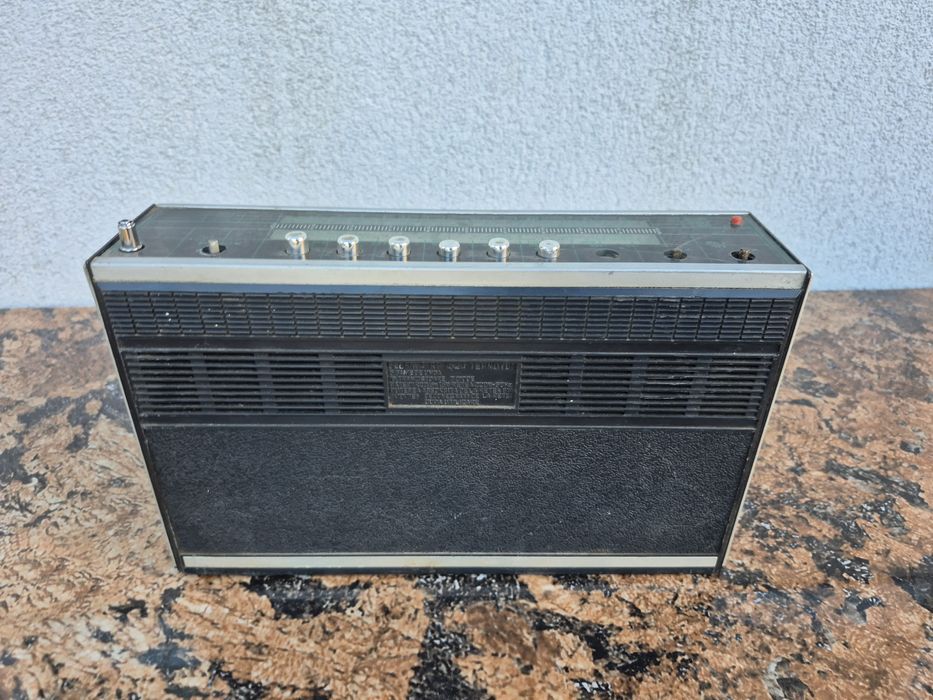 Radio receptor portabil Gloria 4,model RP-1524 - nefunctional 

- radi