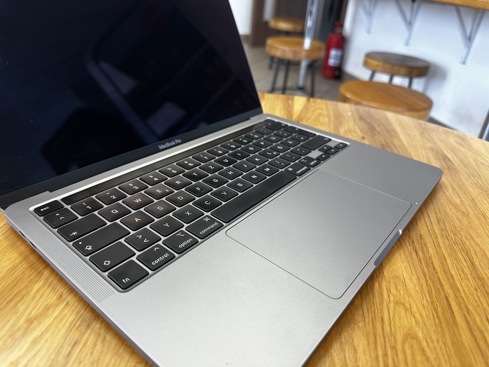 Vand sau schimb cu laptop gaming MacBook Pro 2020 13”